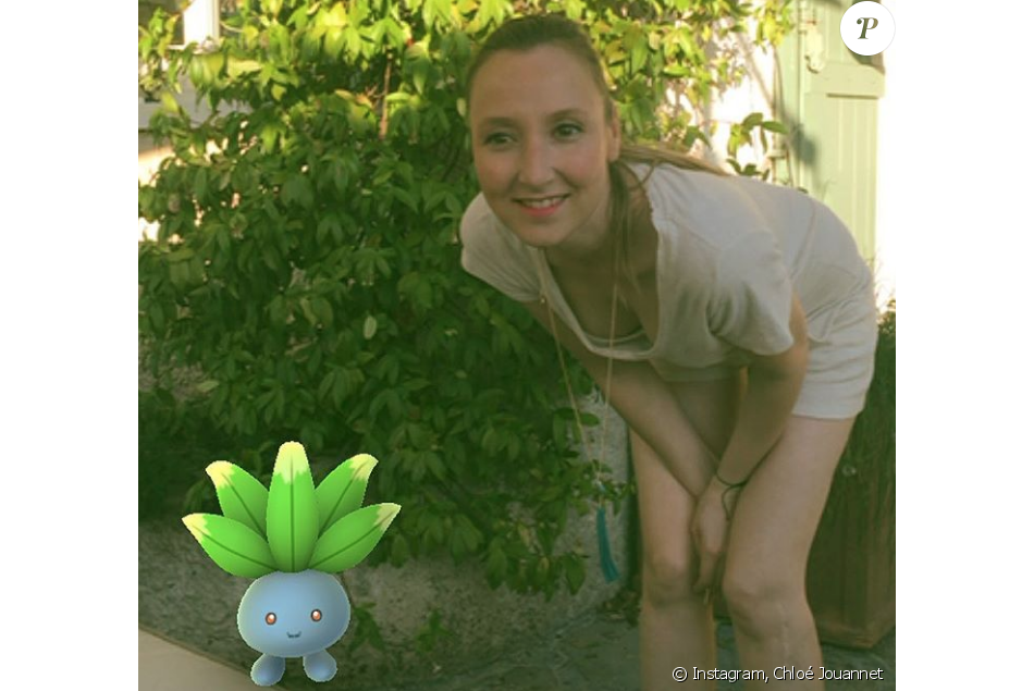 Audrey Lamy pose avec un charmant Pokémon pour sa nièce Chloé Jouannet. Photo postée sur Instagram, le 27 juillet 2016.