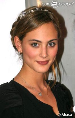 Nora Arnezeder
