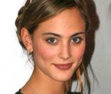 Nora Arnezeder