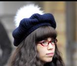 America Ferrera (Betty) et Becki Newton (Amanda) sur le tournage d'Ugly Betty