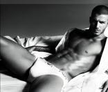 David Beckham fait le tour du monde en slip...et ça fait jaser !