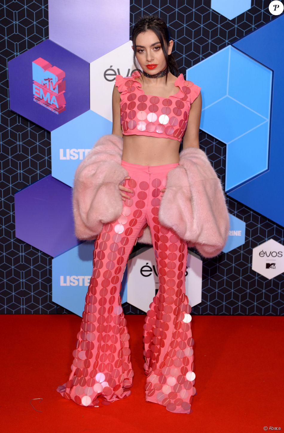 Resultado de imagem para charli xcx ema 2016