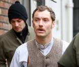 Jude Law lors du tournage de Sherlock Holmes