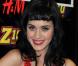 PHOTOS : Katy Perry, la mère Noël en minirobe et bas résille... C'est très kitsch !