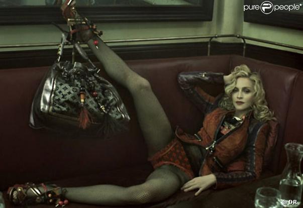 Pour Louis Vuitton, Madonna se glisse volontiers dans la peau d'une Parisienne sexy... On adore ! 