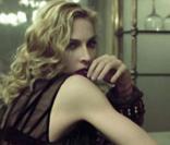 Pour Louis Vuitton, Madonna se glisse volontiers dans la peau d'une Parisienne sexy... On adore !