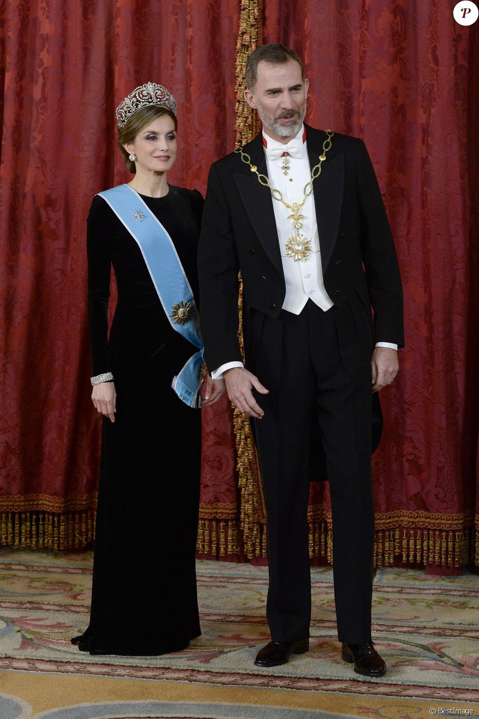 VISITA DE ESTADO DE ARGENTINA A ESPAÑA - Página 17 3084152-le-roi-felipe-vi-et-la-reine-letizia-d-e-950x0-3