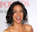 Rosario Dawson couverte d'or, à l'avant-première de Seven Pounds à Los Angeles, en décembre 2008.