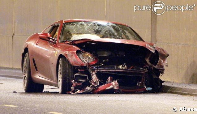 La Ferrari de Cristiano Ronaldo est dans un triste état. Le 8/01/09