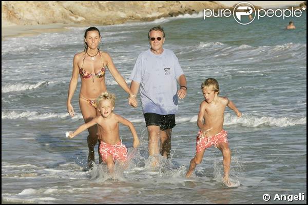 Yves Rénier et sa petite famille passent leurs vacances à Saint-Barthélémy. 