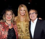 La maitresse de cérémonie Aliona Volskaya et ses convives dont Orlando, à sa droite