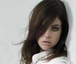 Julia Restoin Roitfeld confirme ses premiers pas dans la mode en tant que mannequin. Elle est...au top !