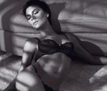 Victoria Beckham pour Amani Underwear, simplement sublime.