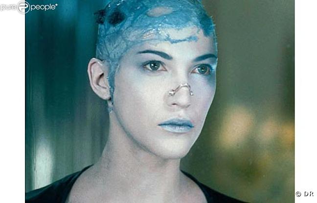 Alors pour son film Immortel (2004), Linda Hardy a osé faire disparaître sa magnifique chevelure pour adopter la boule à zéro. Chapeau !
