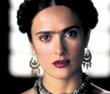 En 2003, la comédienne mexicaine a gardé ses sourcils suffisamment touffus pour qu'on puisse les accentuer durant le tournage de Frida. 