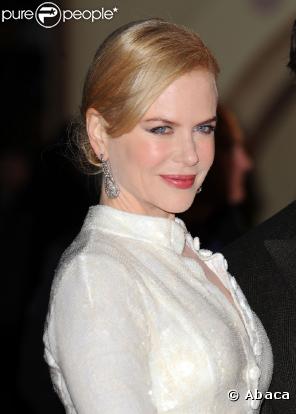 Pour interpréter l'immense écrivain Virginia Woolf dans  The Hours  (2003), la splendide Nicole Kidman a fait preuve de mimétisme au plus haut point.