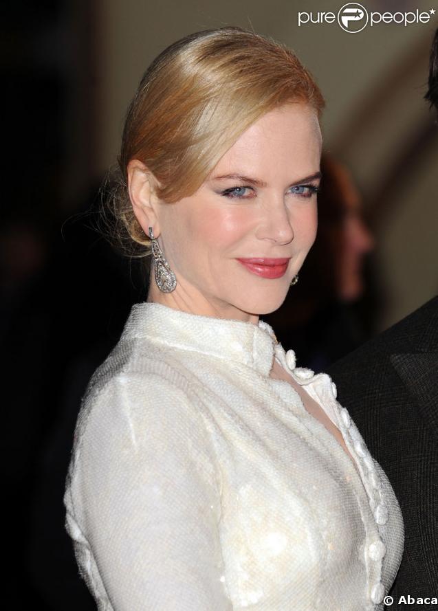 Pour interpréter l'immense écrivain Virginia Woolf dans  The Hours  (2003), la splendide Nicole Kidman a fait preuve de mimétisme au plus haut point. 