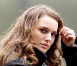 Pas de traitement de faveur non plus pour la belle Natalie Portman qui arbore ici une coupe des plus sensuelles. 