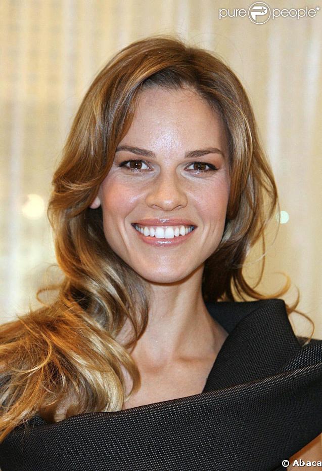 Egérie du parfum Insolence de Guerlain, Hilary Swank n'a pas débuté par des rôles ultra glamour... 
