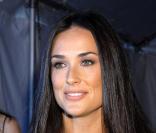 Admirez la magnifique chevelure de Demi Moore ! Ca n'a pas toujours été comme ça... 