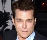 Quant à Ray Liotta, le gangster sexy des Affranchis, il était moins beau gosse en 2003 dans Narc. 