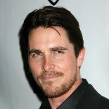 Christian Bale n'est-il pas sexy avec sa mine de super-héros ? Pourtant, il n'a pas été toujours au top de sa forme et il remporte la palme du...yo-yo !