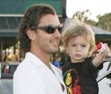 Gavin Rossdale et son petit Kingston à Malibu. 18/01/09