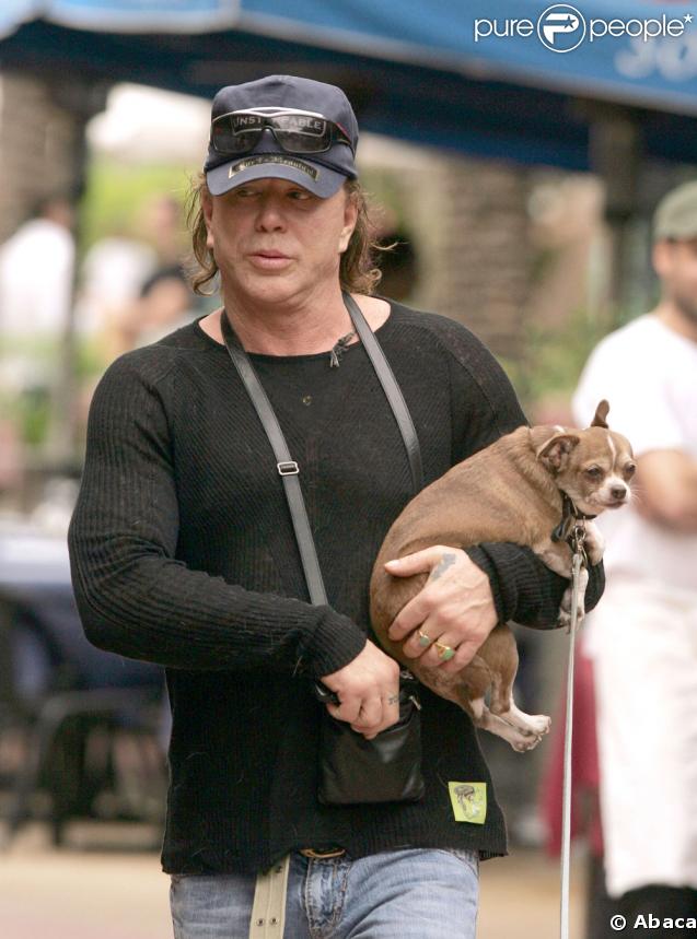 Mickey Rourke et son toutou en 2007 