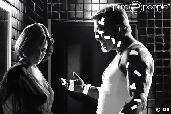 Mickey Rourke dans Sin City de Robert Rodriguez et Frank Miller (2005) 