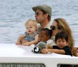 Brad Pitt, Angelina Jolie et trois de leurs enfants : Shiloh, Zahara et Pax 