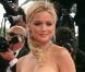 Virginie Efira a été bien conseillée. La simple robe bustier fait tout son effet ! 20/05/06 
