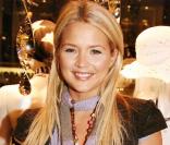 Virginie Efira a opté pour un look d'ado. Trop d'accessoires tue l'accessoire ! 22/03/06 