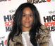 Amel Bent lors de la première parisienne du film High School Musical en fin d'année dernière, a misé sur les UGG pour le tapis rouge. Une fausse bonne idée ?
