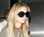 Nicole Richie veut passer incognito avec ses lunettes noires et ses UGG 