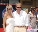Cayden est arrivé chez Kevin Costner et sa femme Christine