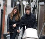 Noel Gallagher, sa femme et Donovan