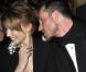 VIDEO : Kylie Minogue et son mystérieux inconnu au défilé Gaultier sont arrivés... ensemble ! Regardez !