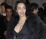 Béatrice Dalle au dîner de la mode hier soir à Paris, au profit de la lutte contre le Sida