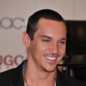Jonathan Rhys-Meyers, son charme et son charisme ont fait fondre la neige à New York...