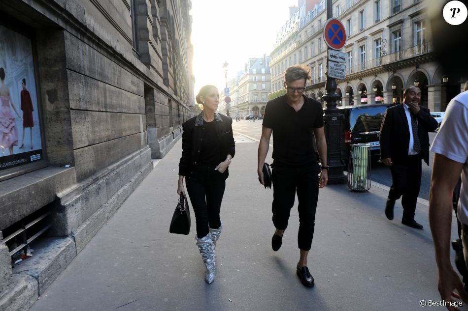 Céline Dion dîne avec deux amis au restaurant "Loulou", au musée des Arts Décoratifs à Paris le 7 juillet 2017.