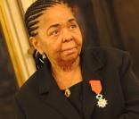 La Diva Cesaria Evora a reçu la légion d'honneur 