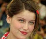 Laetitia Casta à Cannes en 2001 pour présenter Les Ames fortes de Raoul Ruiz 