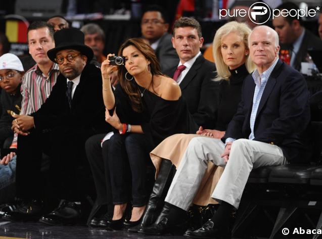 Eva Longoria et Spike Lee hier à Phoenix  