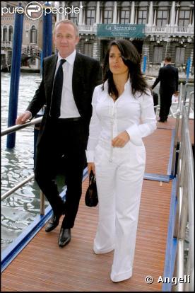 François-Henri Pinault vient accompagné de la sublime actrice Salma Hayek lors de l'ouverture de sa fondation d'art à Venise le 29 avril 2006.