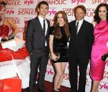Première de  Confessions of a Shopaholic,  à Londres, lundi 16 février 2009 : au côté du mannequin Satu, les artisans du film, Hugh Dancy, Isla Fisher, le producteur Jerry Bruckheimer et l'auteure Sophie Kinsella 