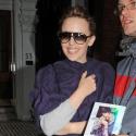 Kylie Minogue, radieuse... malgré un fan un peu collant !