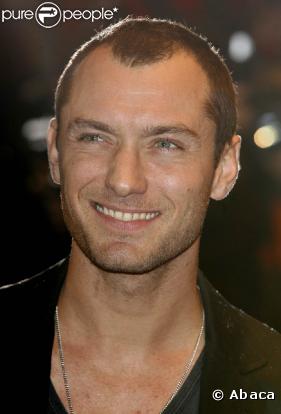 De même que Jude Law dont le vocabulaire français n'est pas assez étoffé...