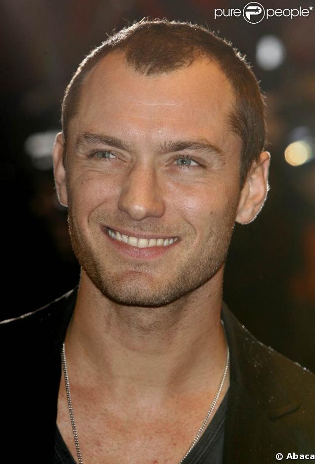 De même que Jude Law dont le vocabulaire français n'est pas assez étoffé... 