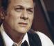Tony Curtis, dans Amicalement vôtre et dans tous ses films a été doublé par... 