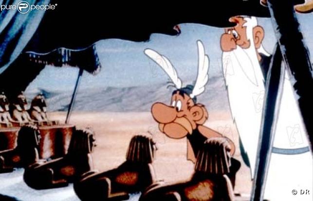 Astérix le Gaulois invincible dans le dessin animé Astérix et Cléopâtre...